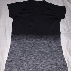 Lululemon tshirt